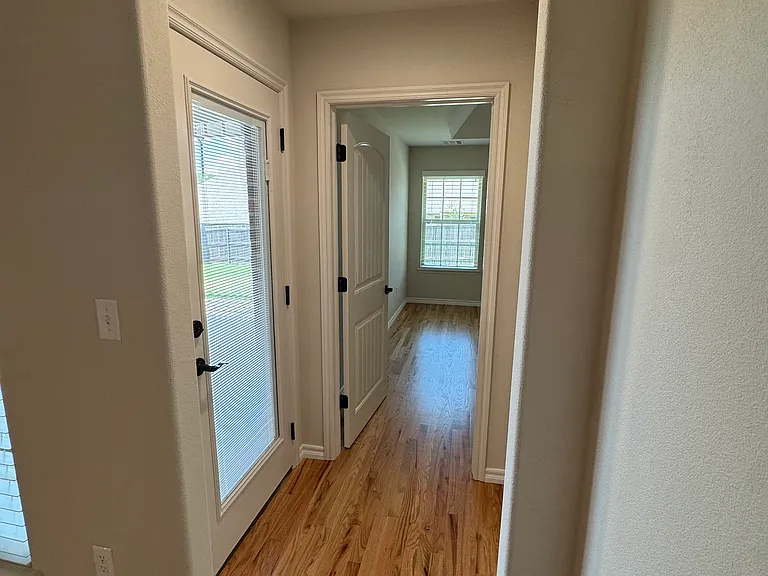 912 W Fargo St — Photo 15