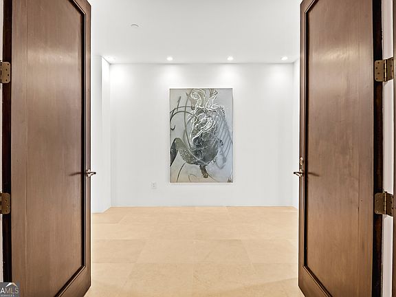 2nd image of 2881 Peachtree Rd NE APT 2304