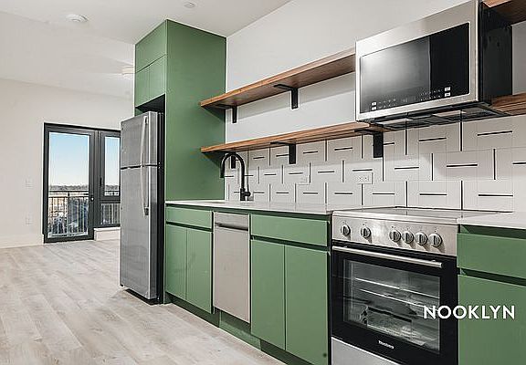 4th image of 1510 Gates Ave Penthouse 9
