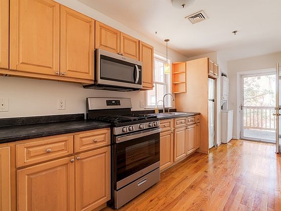4th image of 28 Forbes St #1