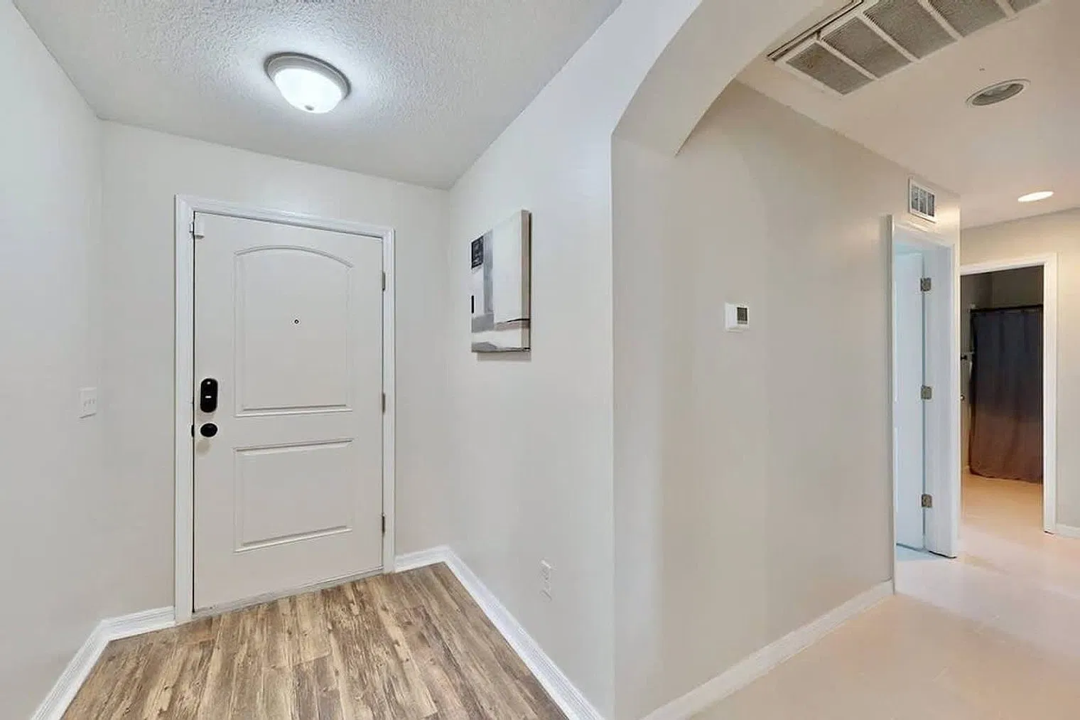 3 bed, 2.0 bath, 1130 sqft, $2,216 — Photo 4