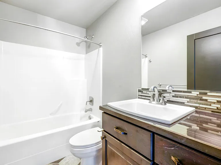 2463 Homestead St — Photo 11