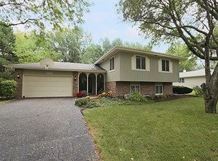 1604 Indian Trail Dr, Naperville, IL 60565