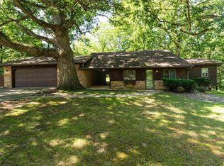 2714 Sheridan Rd, Pekin, IL 61554