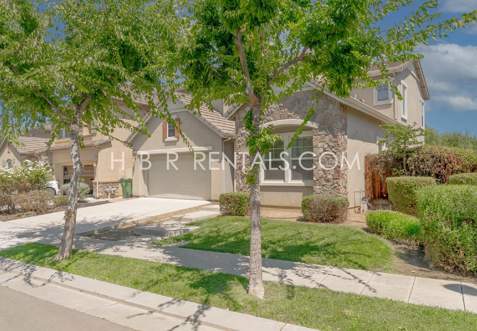 3 bed, 3.0 bath, 2776 sqft, $3,100 — Photo 2