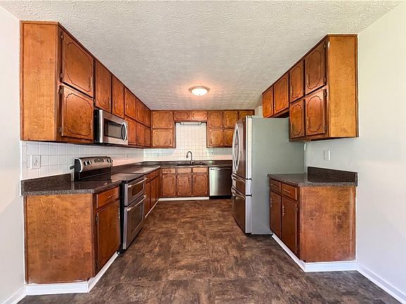 2nd image of 104 Belair Ln