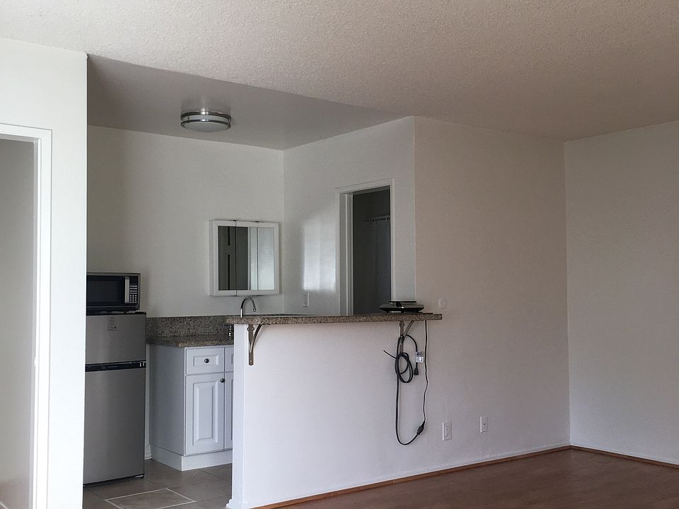 1st image of 18555 Burbank Blvd APT 18