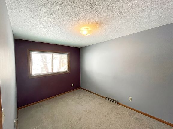 3rd image of 873 Iowa Ave W