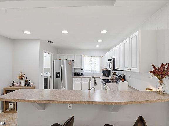 4th image of 46 NW 1st Way
