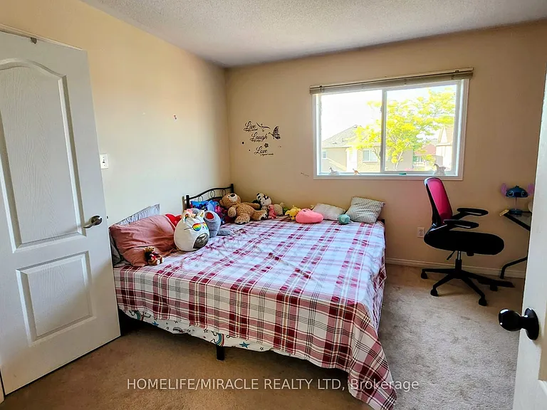 102 Whiteface Cres — Photo 12