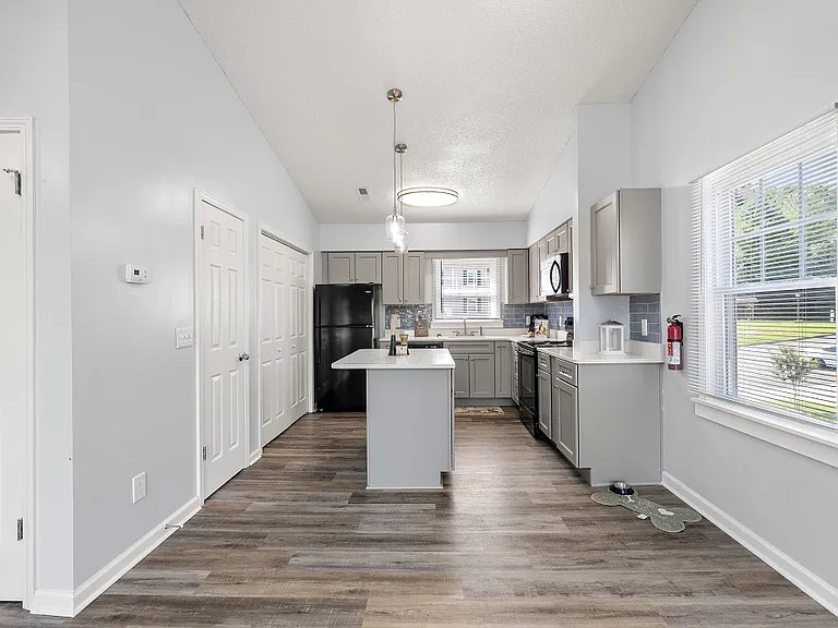 Riverview Apartments — Photo 6