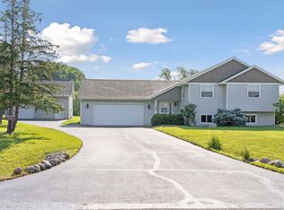 793 Larsen Ln, Hudson, WI 54016