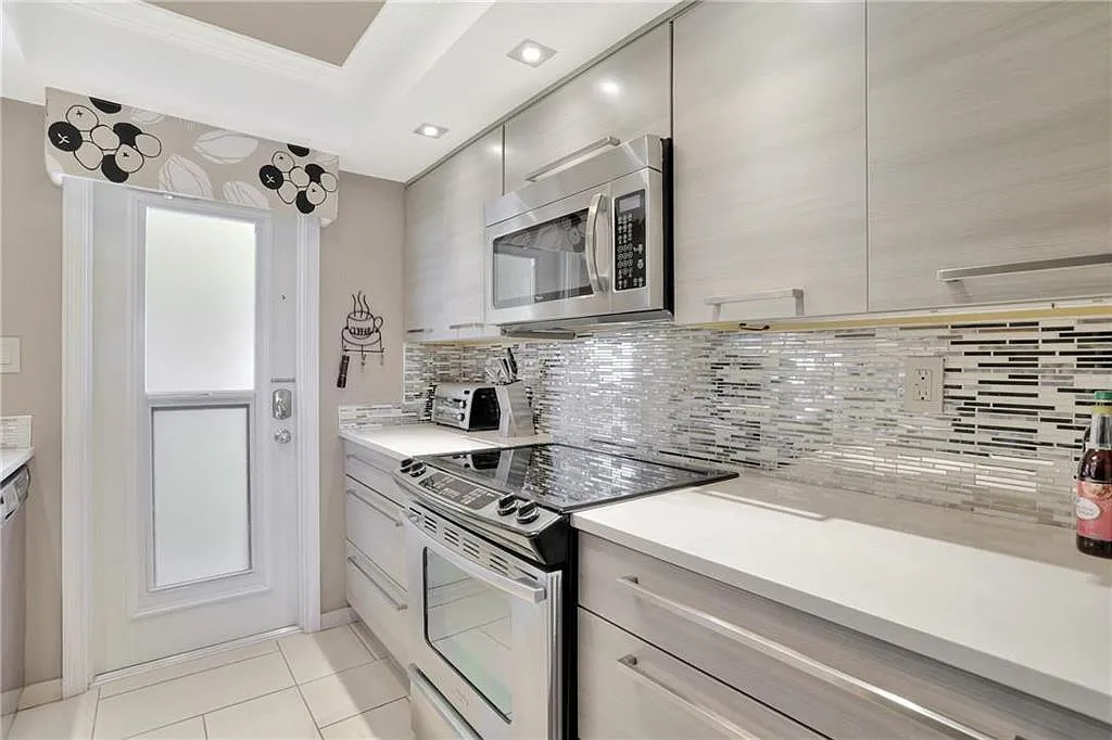 1 bed, 1.0 bath, 700 sqft, $4,000 — Photo 4