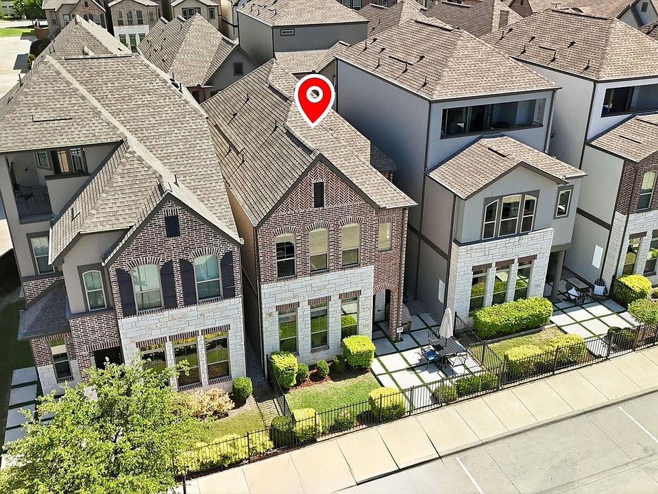 Luxurious, low-maintenance 3 bed, 2.5 bath single family home located in the heart of Dallas Lake Highlands Town Center