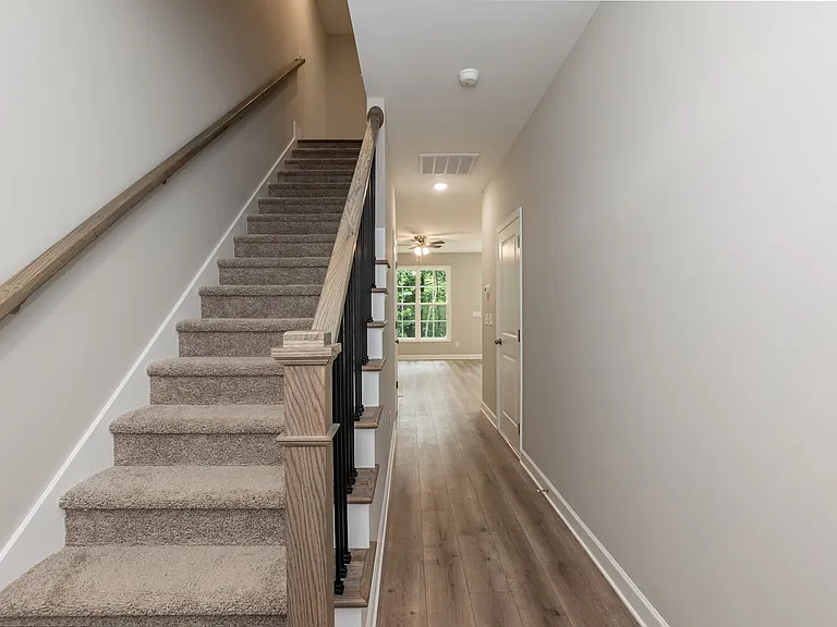 737 Grover Ln — Photo 8