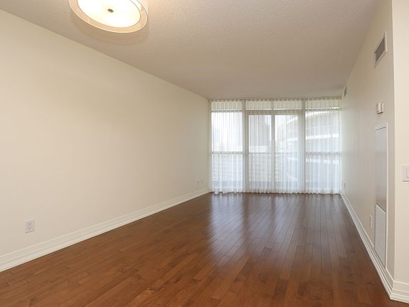 4th image of 25 Carlton St #1705