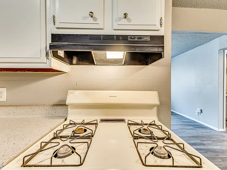 Woodhaven Apartments — Photo 14
