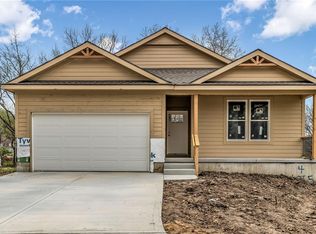 4 Highland Cir, Smithville, MO 64089