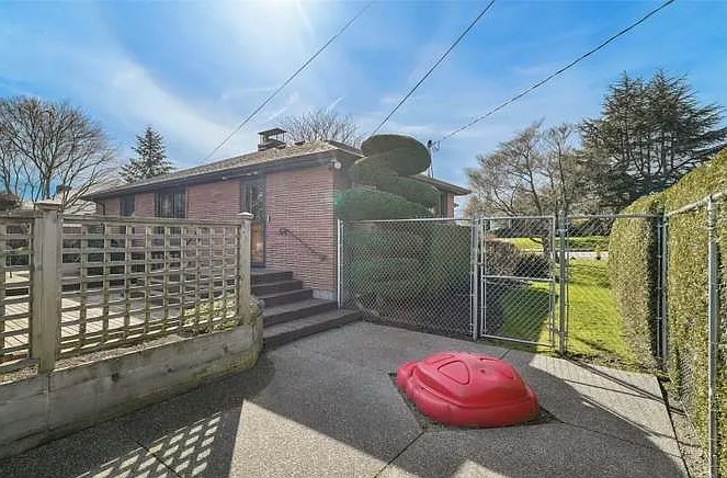 10604 39th Ave SW — Photo 31