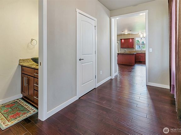 5th image of 3215 Garnet Street SE