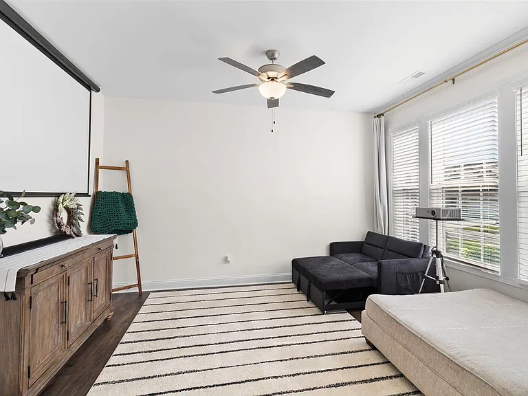 499 Bedford Dr — Photo 11