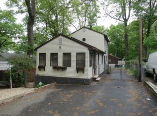 13 Geneva Trl, Hopatcong, NJ 07843