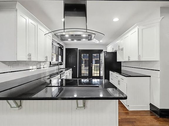 4th image of 1594 Beecher St SW
