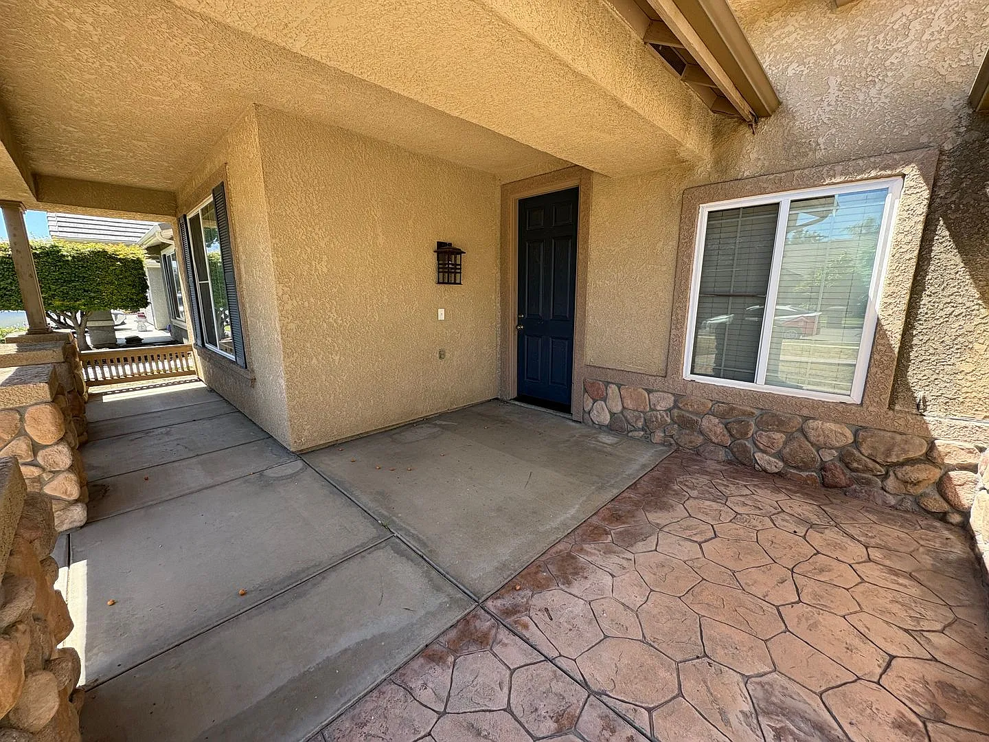 2 Story Home Near Shopping Center Rent Ready! — Photo 2