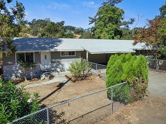2nd image of 3620 Lakeview Drive