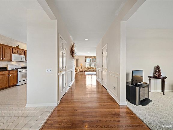 3rd image of 13151 Stratford Ln