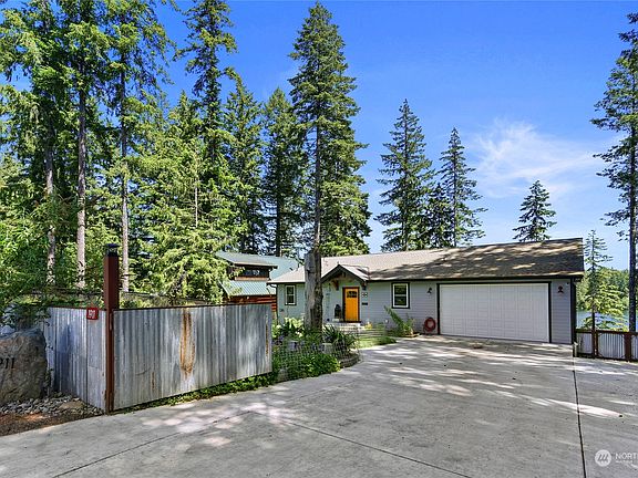 4th image of 1911 E Trails End Drive