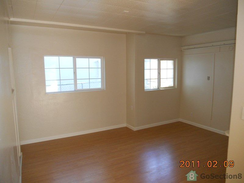 2nd image of 260 W 10th St