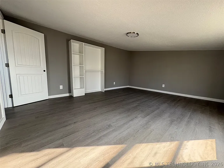 109 N Walker St — Photo 8