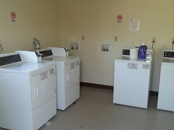 3rd image of 212 14th St APT C