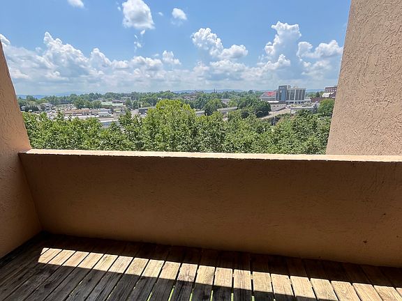 4th image of 412 Olympia Dr