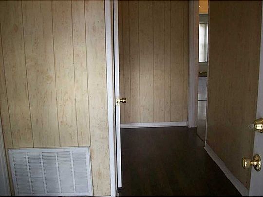 3rd image of 3316 W Caperton St
