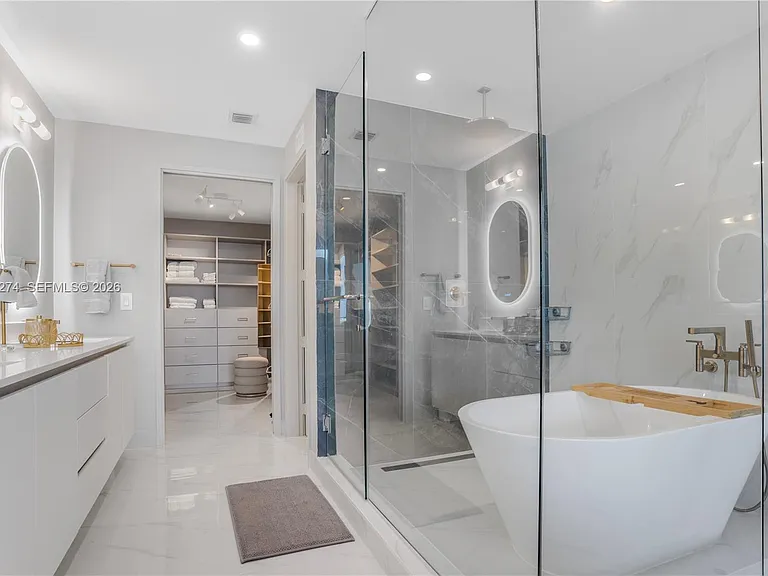 700 NE 24th St #901 — Photo 33