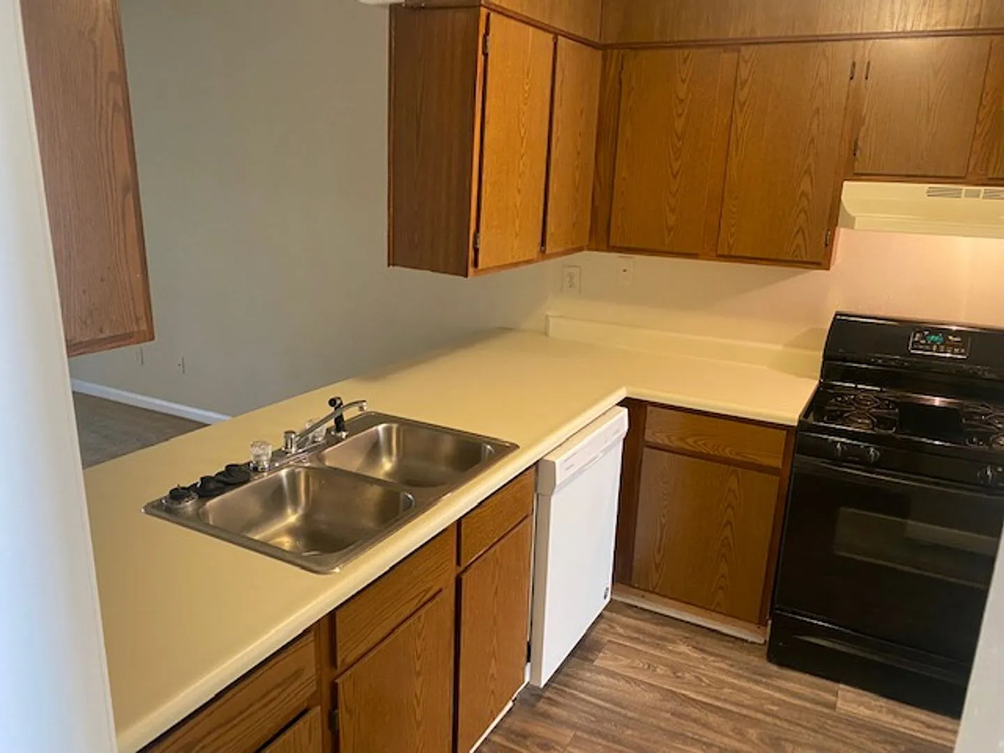 1215 Oakplace Drive — Photo 3