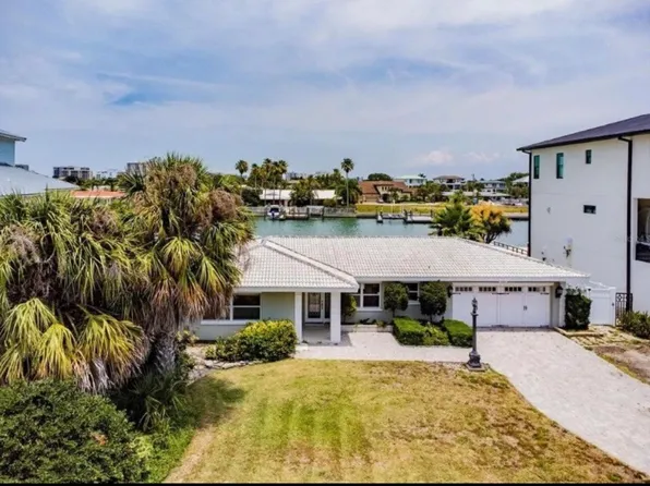 2244 Donato Dr, Belleair Beach, FL 33786