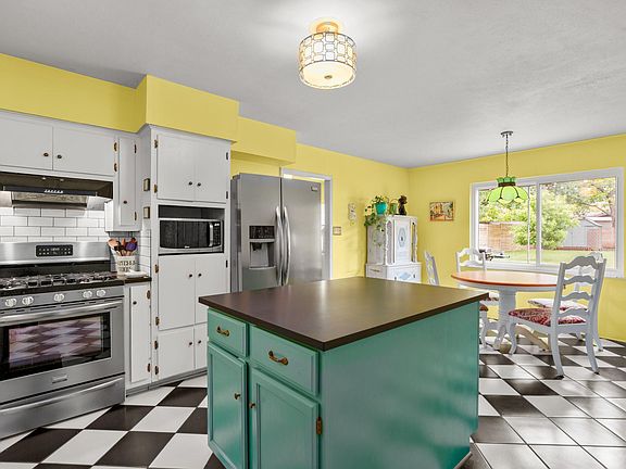 3rd image of 408 Ramble Ln