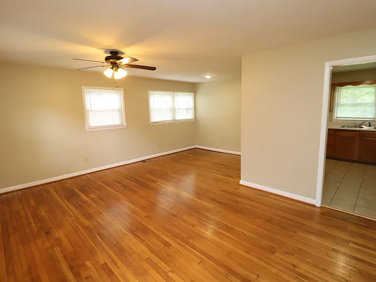 829 Carlisle St — Photo 2