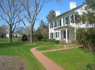 155 Hill St APT 1, Southampton, NY 11968