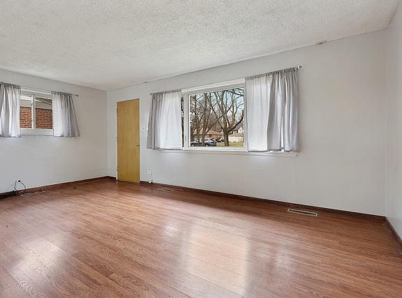 2nd image of 17941 Oakwood Ave