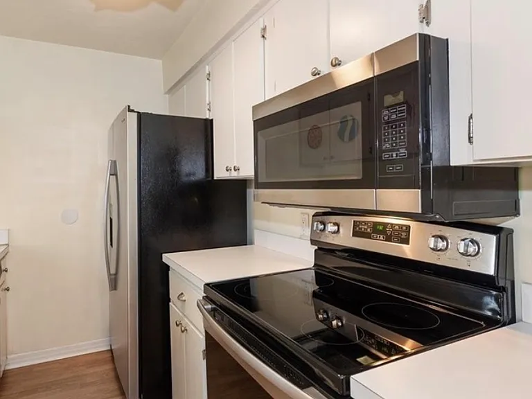 9380 Lennex Ln #711 — Photo 4