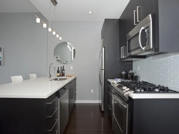 190 Conselyea Street image 1 of 13