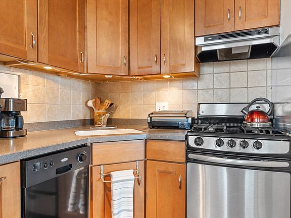 5th image of 2800 Wisconsin Ave NW #Penthouse 1002