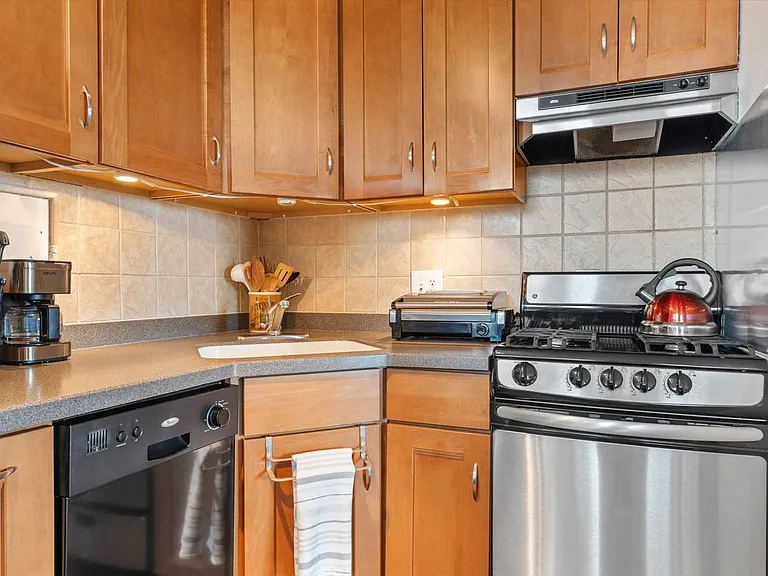 2800 Wisconsin Ave NW #Penthouse 1002 — Photo 5