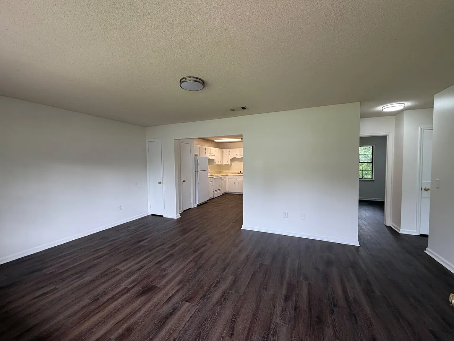 2 bed, 1.0 bath, $1,025 — Photo 2