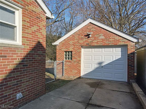 3rd image of 2487 Eastgate Ave