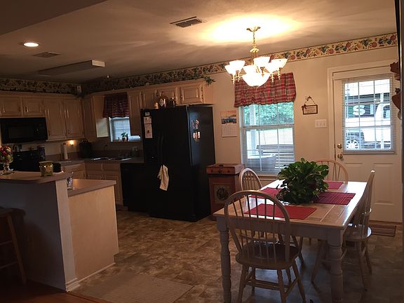 5th image of 113 Country Dr